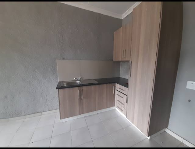 2 BEDROOM FLAT TO LET IN VANDERBIJLPARK CE 2